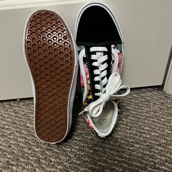 Vans - Picture 3 of 4